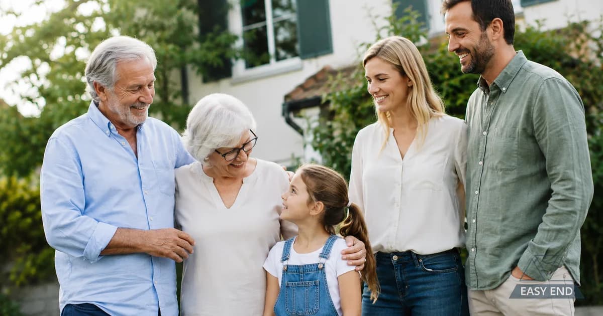 Un couple de seniors et leur fille adulte regardent ensemble des papiers de famille sur la table du salon